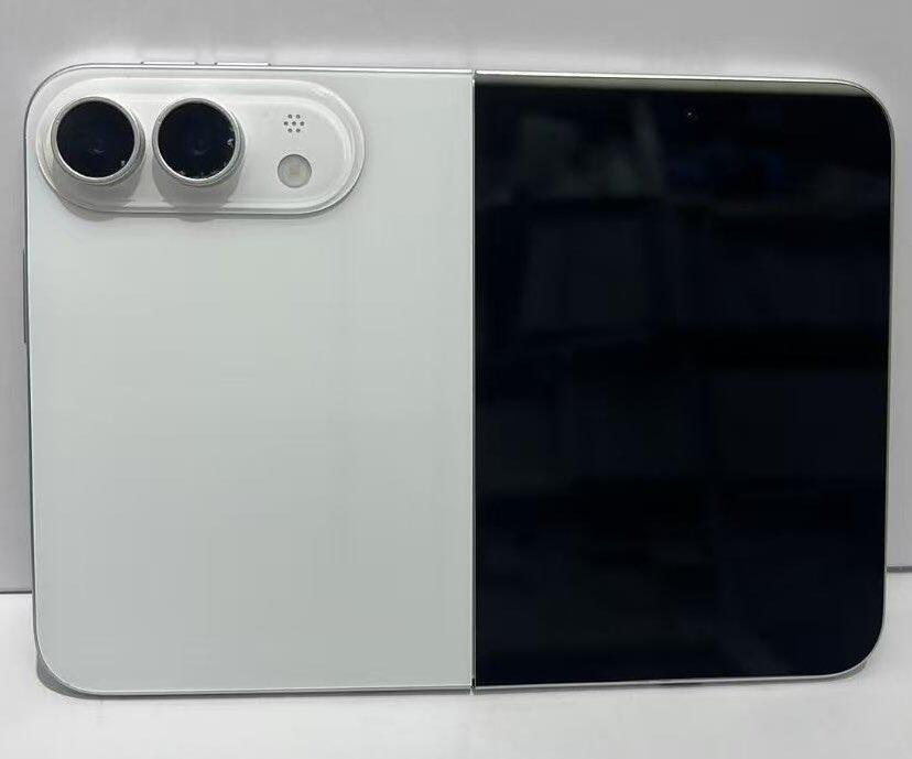 Is this what the first foldable iPhone will look like? (Photo: from social media) האם כך ייראה האייפון המתקפל הראשון?