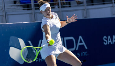 Krejcikova defeats Zheng for the first time to make Athens semis