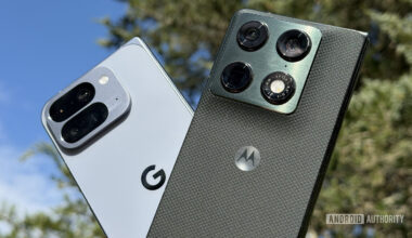 Motorola Razr Fold Google Pixel 10 Pro Fold sunlight