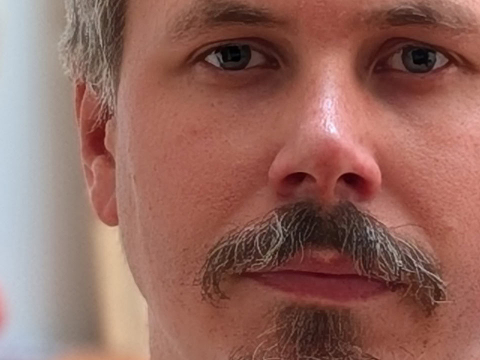 Pixel 10 Pro XL Portrait Crop