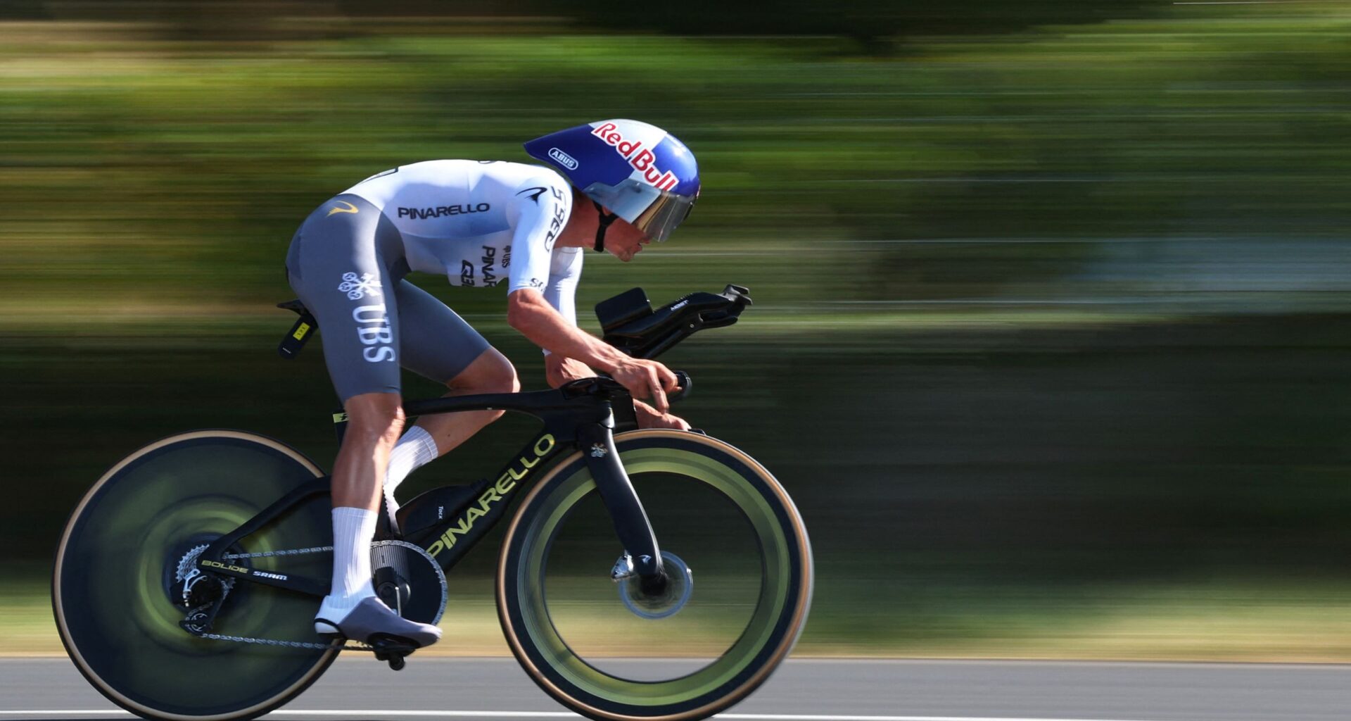 Tom Pidcock uses $995 Vasocooling mitts in the latest Tour de France heat mitigation strategy
