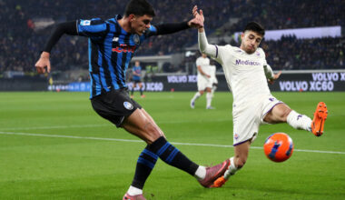 BERGAMO, ITALY - NOVEMBER 30: Raoul Bellanova of Atalanta BC is challenged by Fabiano Parisi of Fiorentina during the Serie A match between Atalanta BC and ACF Fiorentina at Gewiss Stadium on November 30, 2025 in Bergamo, Italy. (Photo by Marco Luzzani/Getty Images)