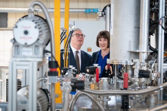 EMBARGOED TO 2230 SUNDAY 22 SEPTEMBER 2024 Prime Minister, Keir Starmer and Chancellor of the Exchequer, Rachel Reeves visit PsiQuantum, the world's largest quantum company, in Daresbury near Liverpool. The company backed by ?9 million of UK government funding, is a research and development facility with the aim of building the world's first large scale quantum computer, capable of solving complex problems. PsiQuantum's new facility at Sci-tech Daresbury gives it access to STFC's leading cryogenics experts, at one of Europe's largest liquid helium cryogenic plants. Picture date: Sunday September 22, 2024. PA Photo. See PA story POLITICS Labour. Photo credit should read: Stefan Rousseau/PA Wire