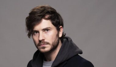 EastEnders killer Gray gets new ammunition as he closes in on Chelsea | Soaps