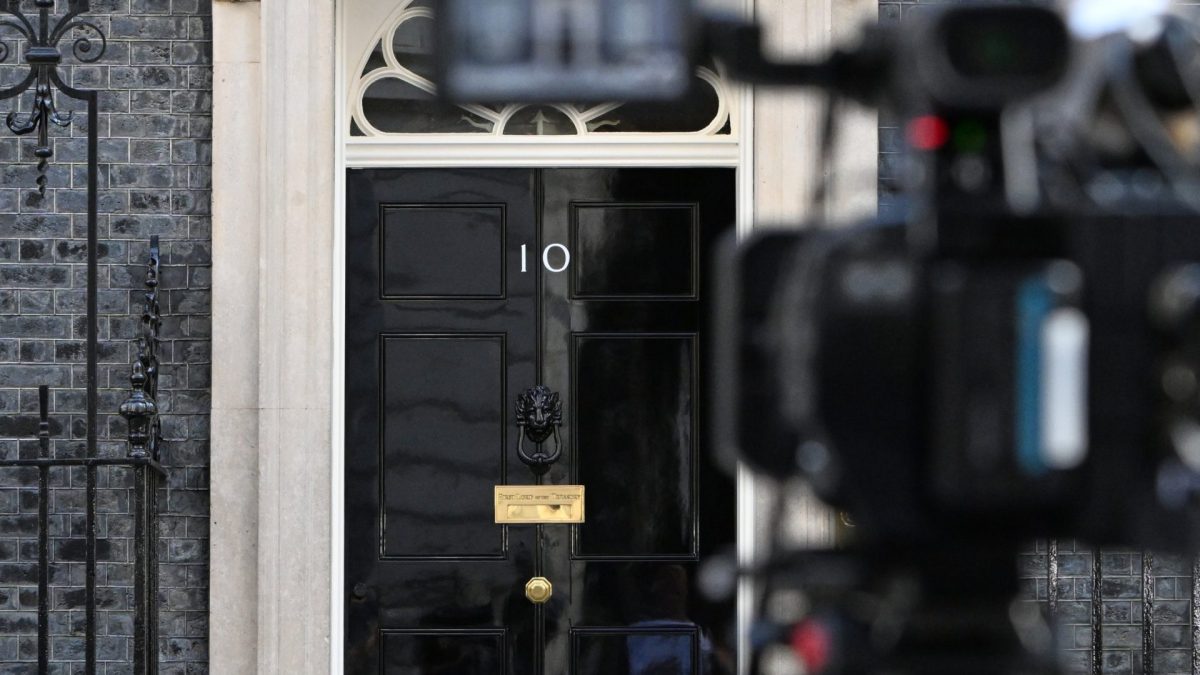 A TV camera points at the door of 10 Downing Street in London, Monday, June 22, 2026 as expectations are growing that Britain's Prime Minister Keir Starmer will announce his resignation soon.(AP Photo/Thomas Krych)