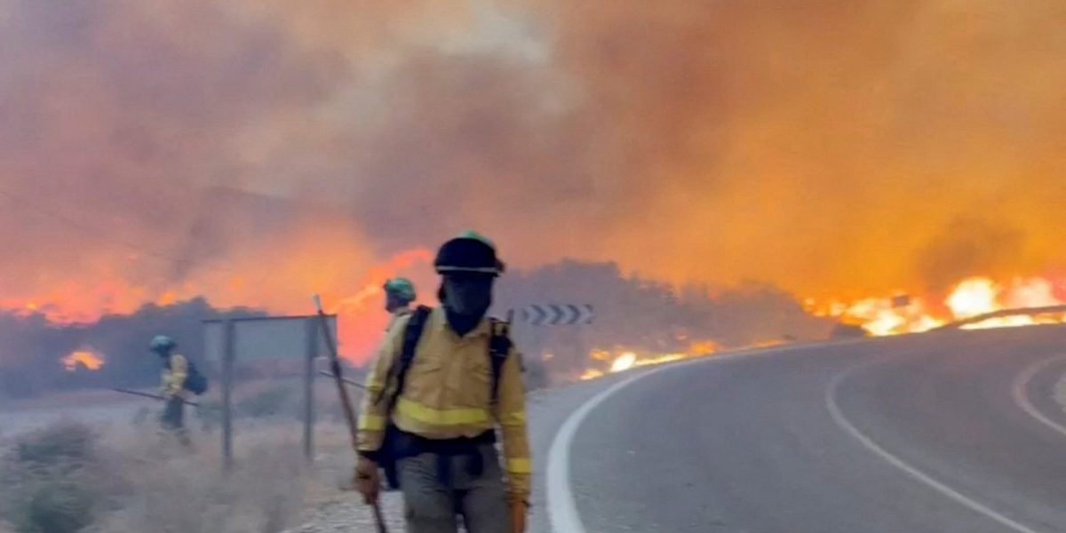 Emergency personnel work during a wildfire in Almeria, Spain, in this screengrab taken from a handout video released on July 10, 2026. @Plan_INFOCA via X/Handout via REUTERS THIS IMAGE HAS BEEN SUPPLIED BY A THIRD PARTY. NO RESALES. NO ARCHIVES. MANDATORY CREDIT. REFILE - CORRECTING DATE FROM 