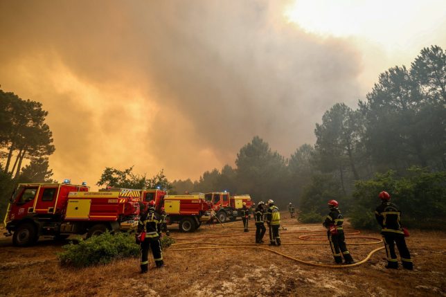 Firefighters gather as smoke rises from wildfires in Lege-Cap-Ferret in the Gironde department, amongst worsening drought conditions following a heatwave and water shortages across much of France, July 24, 2026. REUTERS/Stephane Mahe