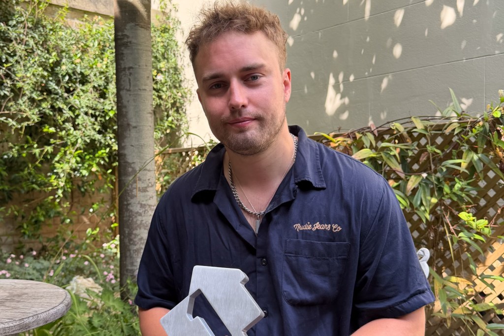 Sam Fender & Olivia Dean's 'Rein Me In' Is No. 1 in U.K. for 17th Week