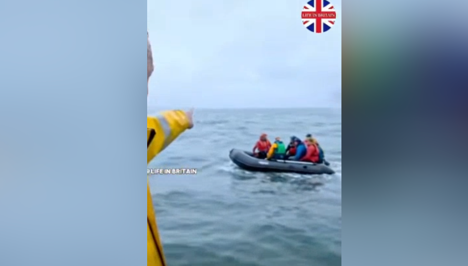 This AI-generated video falsely claimed to show migrants arriving in the UK by boat