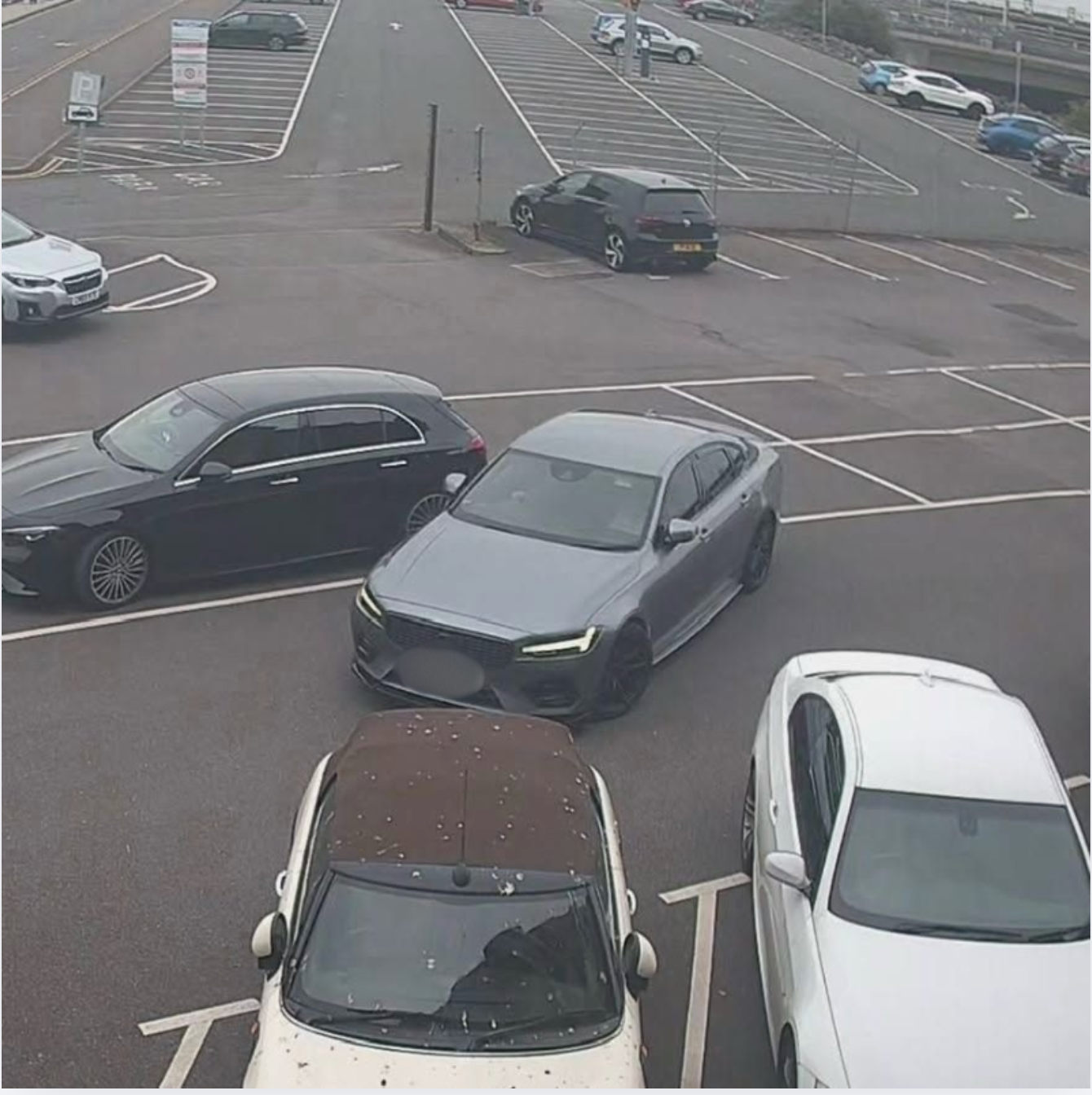 The restaurant said they caught the duo’s car on CCTV