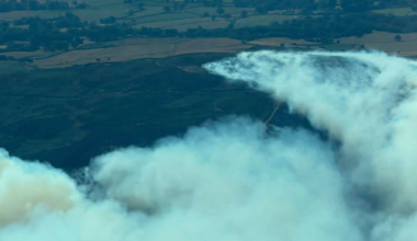 Major incident declared as 'large-scale' wildfire on Conwy Mountain forces locals to evacuate