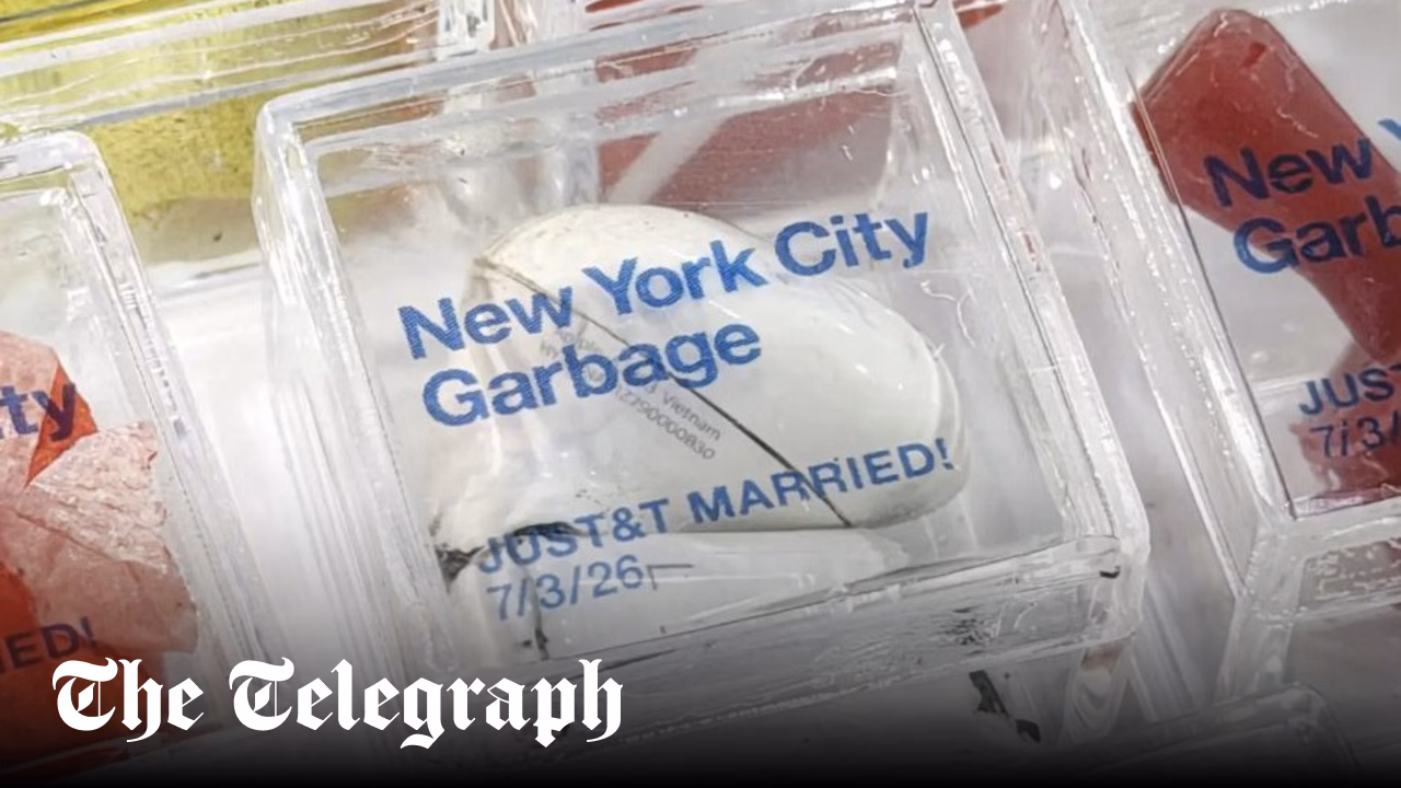 Taylor Swift fans buy rubbish from outside Madison Square Garden