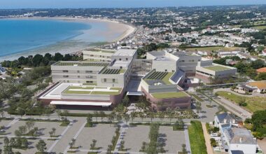 Health Minister blames Jersey hospital contract delays on 'very heavy handed' Civil Service