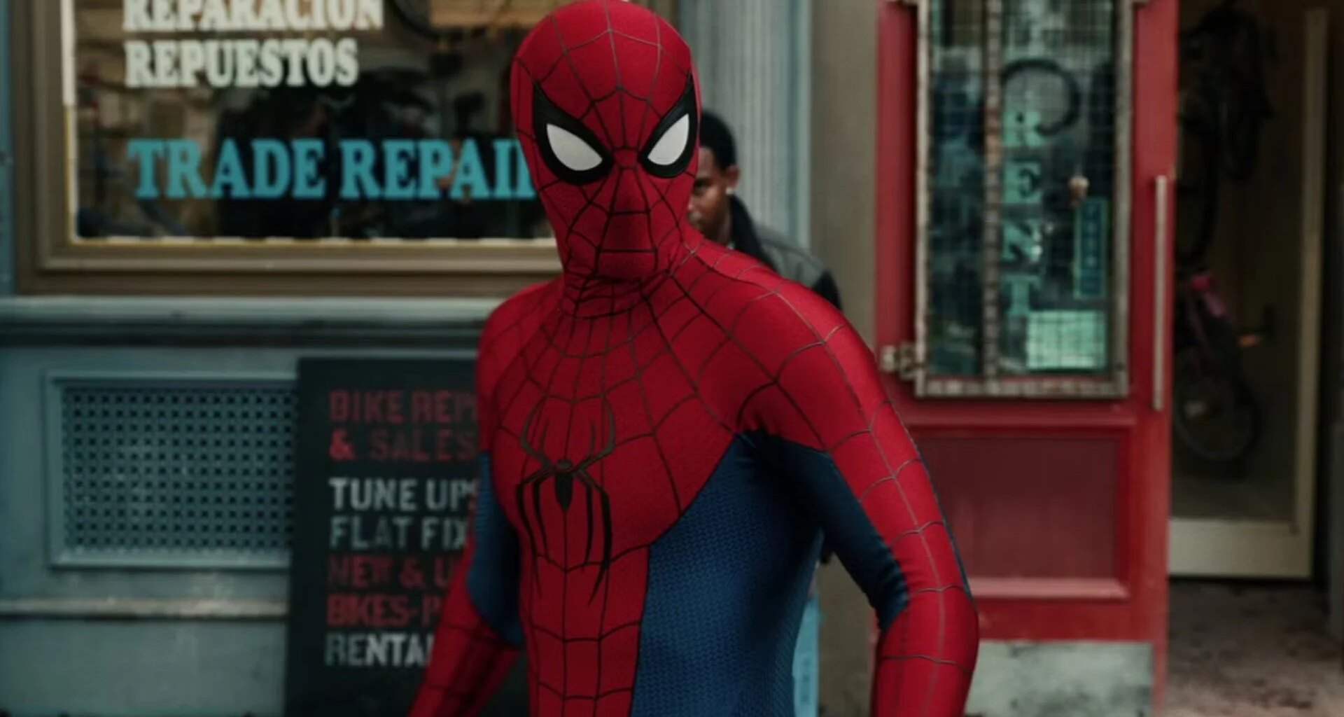 Tom Holland Says Spider-Man's New MCU Suit Is a 'Spider-Child' of Three Spider-Men — GeekTyrant
