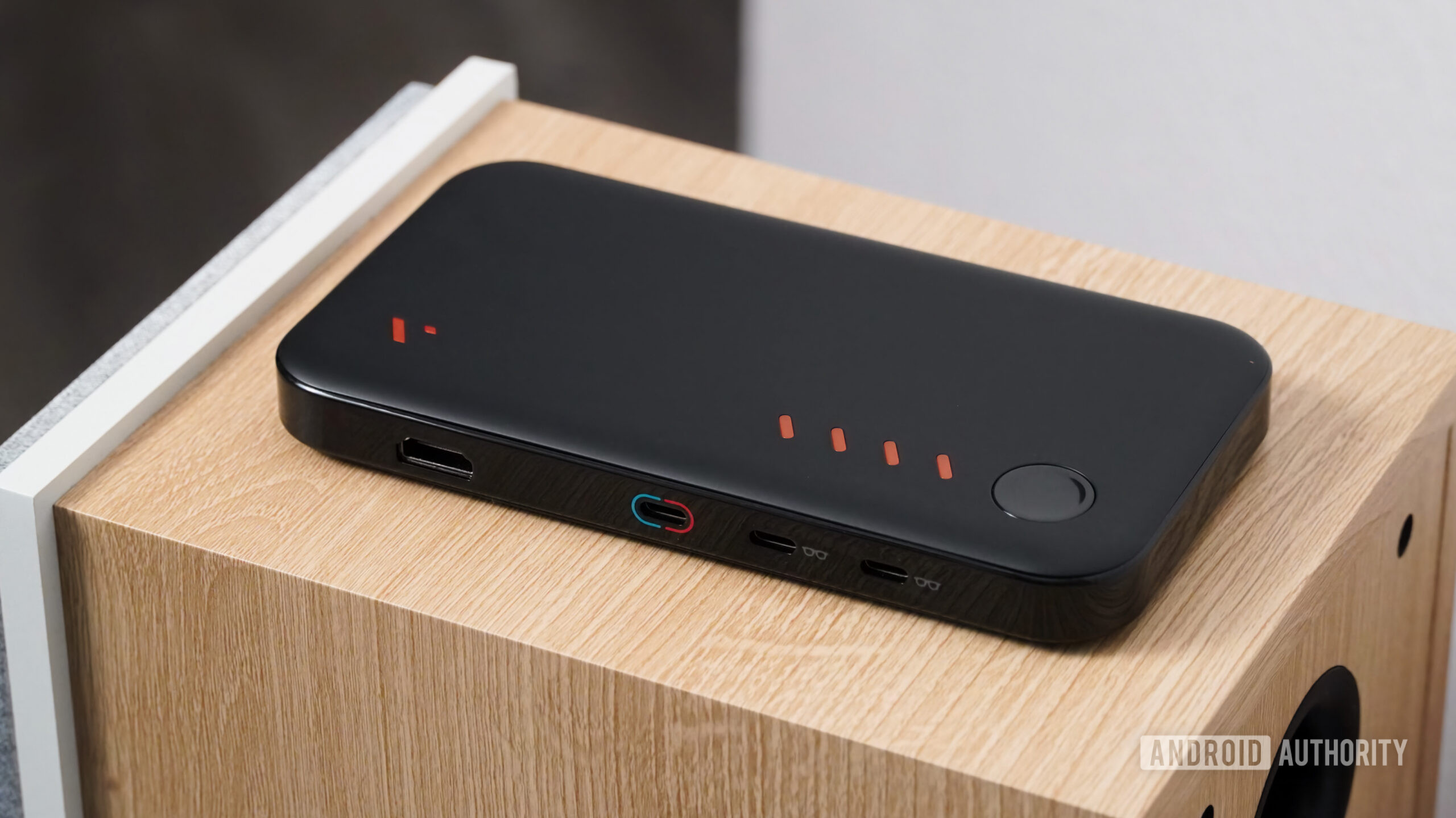 Viture Beast 1 The VITURE Pro Mobile Dock.