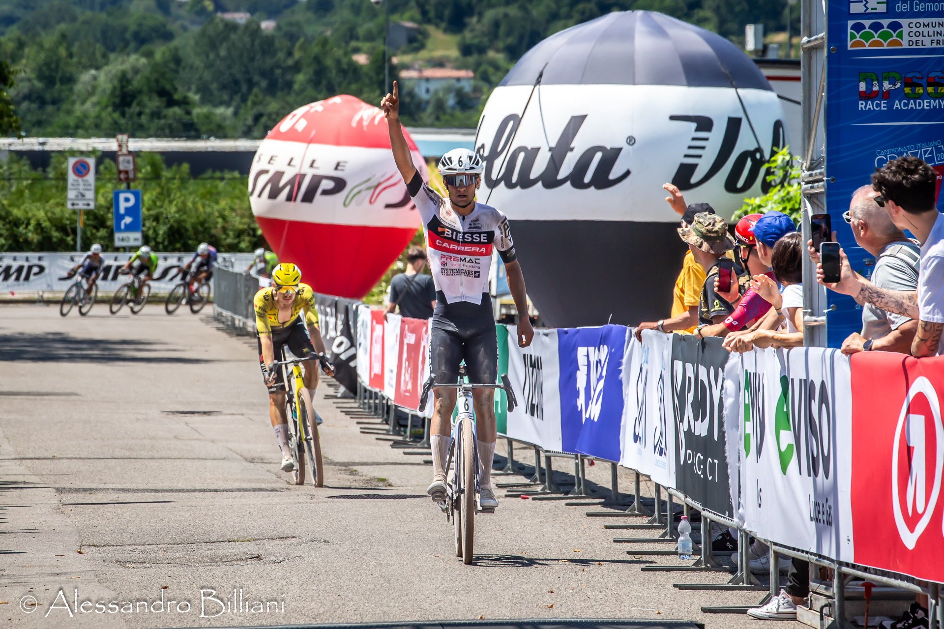 Filippo Agostinacchio crosses the line to win the Italian Gravel Championships