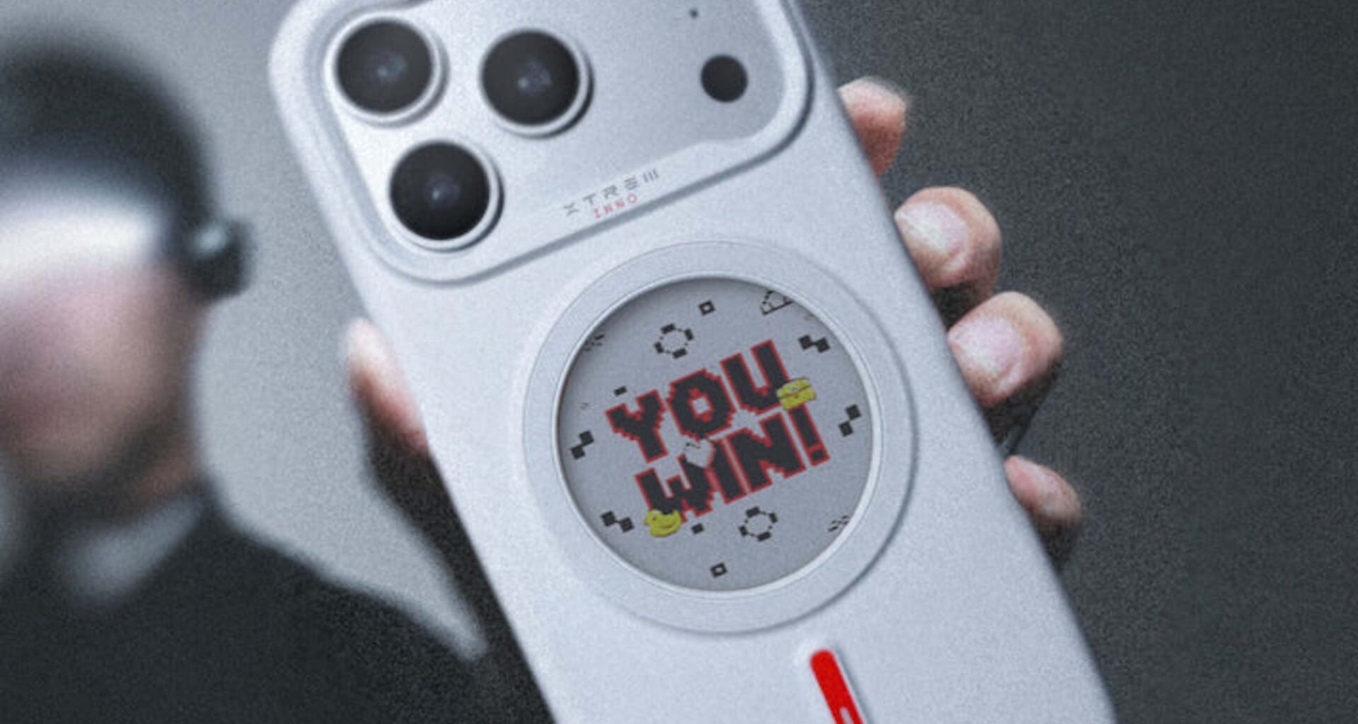 Xtrem Instant Custom Case: E-Ink smartphone case displays images without continuous power