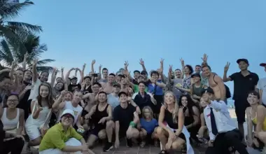 Free beach dance sessions in Da Nang become a fitness craze among expats