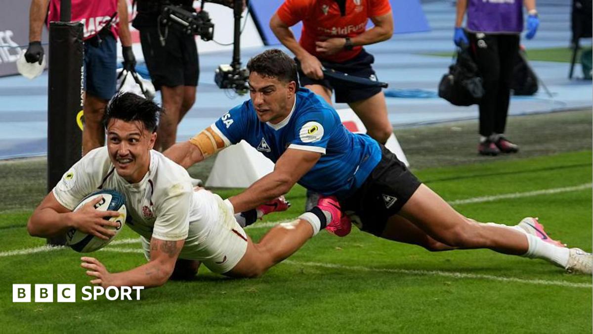 Marcus Smith scores a try for England against Argentina in the Nations Championship