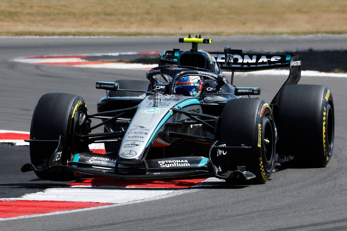 F1 British GP: Antonelli overtakes Hamilton to win Silverstone sprint race