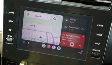 Android Auto home screen.
