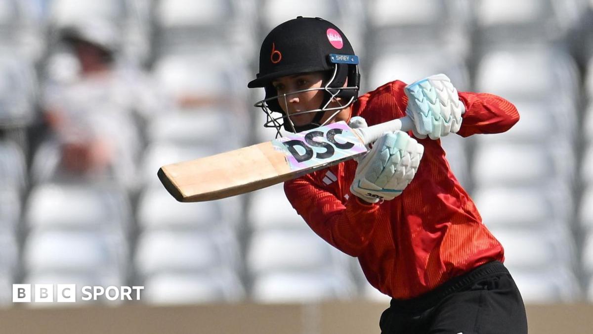 Charli Knott, of The Blaze, batting