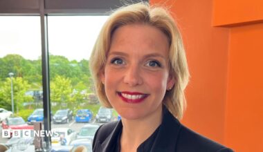 South Derbyshire MP Samantha Niblett, who has short blonde hair, smiles at the camera.