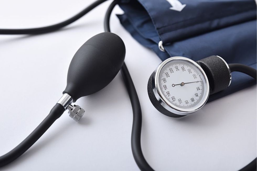 BLOOD PRESSURE MONITOR