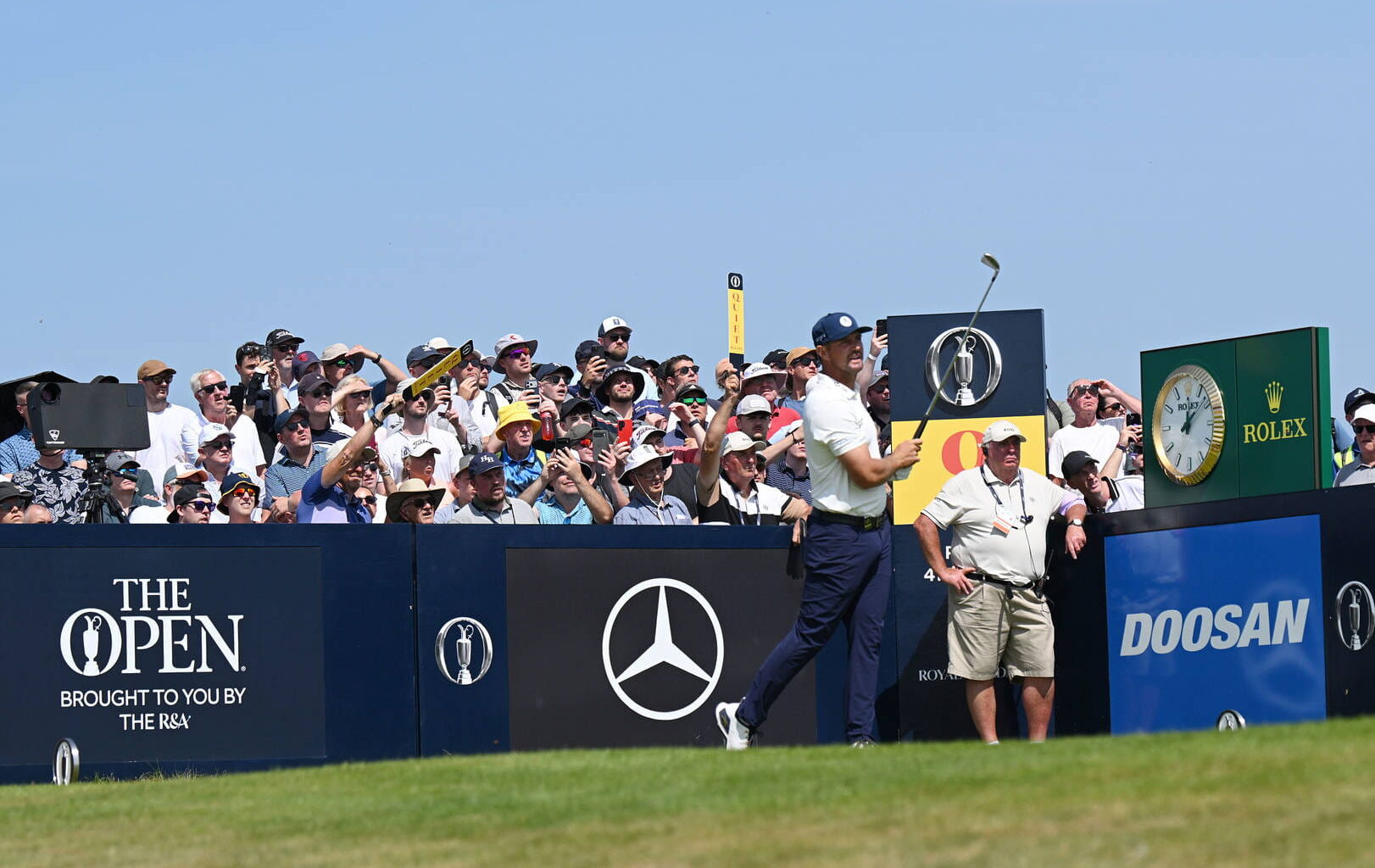 Who is leading | The 154th Open