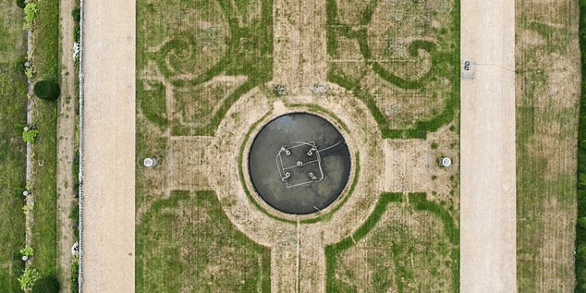 Chatsworth Estate: Lost 17th century garden revealed after Britain's record-breaking heatwave