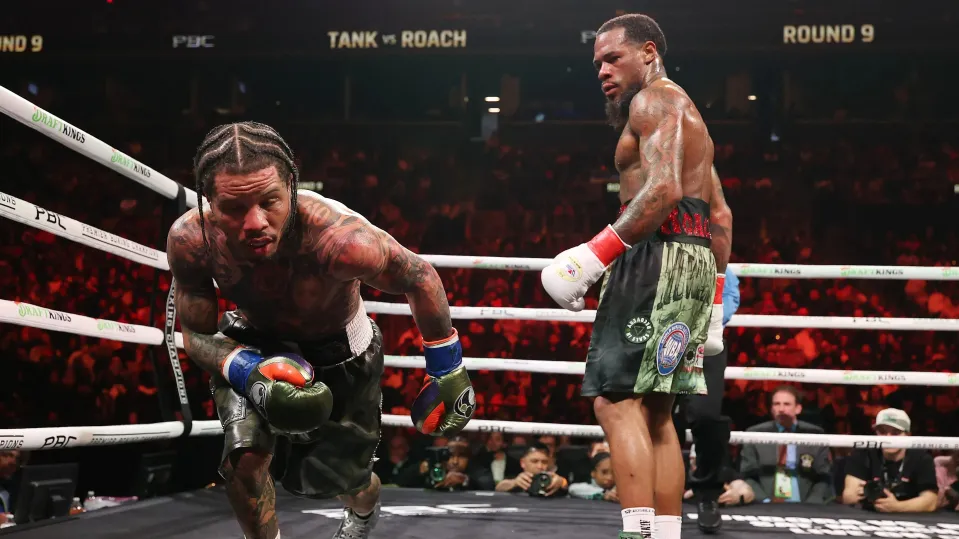 Gervonta Davis stumbling during his draw with Lamont Roach