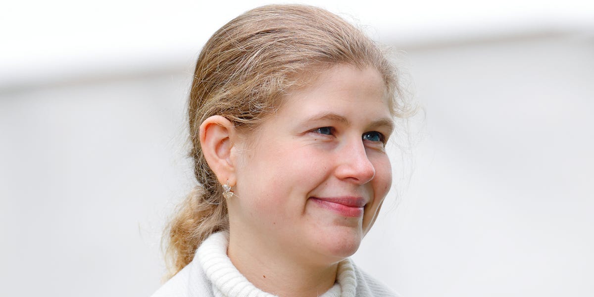 Queen Elizabeth’s Youngest Granddaughter Lady Louise Windsor Graduates from University