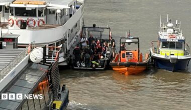Rescue boats and a Met Police boat next to each other in the Thames.