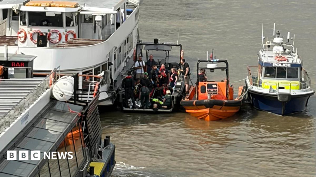 Rescue boats and a Met Police boat next to each other in the Thames.