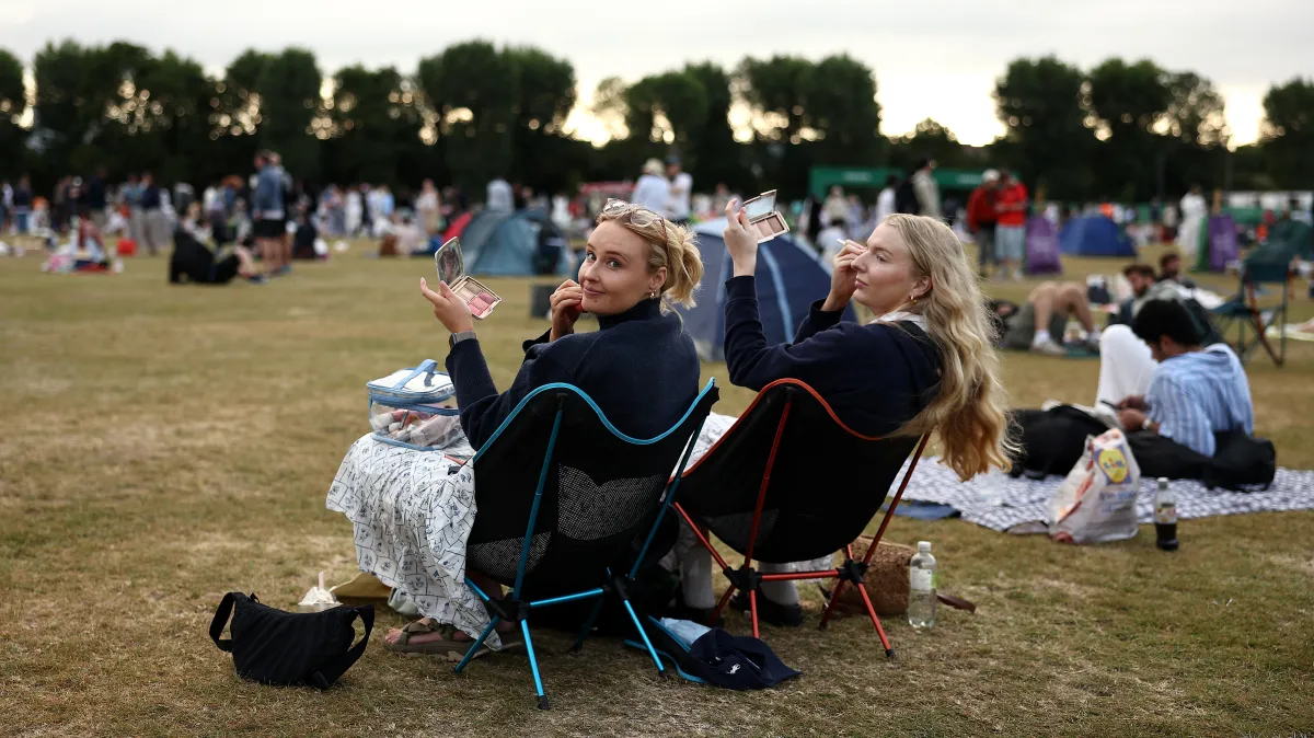 Dumped tents and Deliveroo knocks: locals curse the Wimbledon queue - The Times