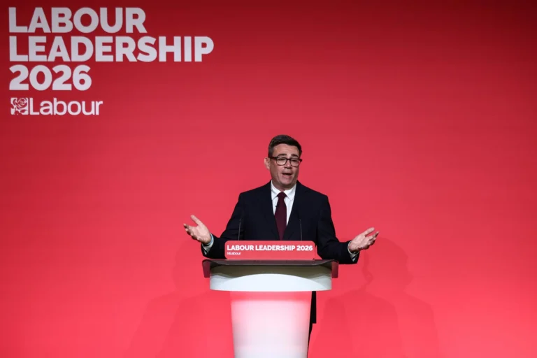 Burnham paid tribute to Starmer for bringing Labour back to power with an absolute majority in 2024, and said that he personally "is prepared to lead." Photo: EFE.