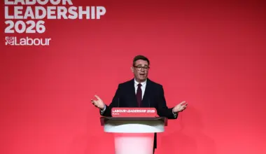 Burnham paid tribute to Starmer for bringing Labour back to power with an absolute majority in 2024, and said that he personally "is prepared to lead." Photo: EFE.