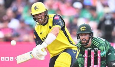 Joe Weatherley in action for Hampshire