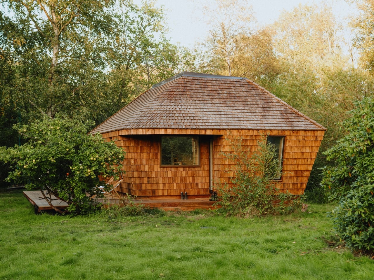 A 35m² Summerhouse Designed Like a Space Habitat