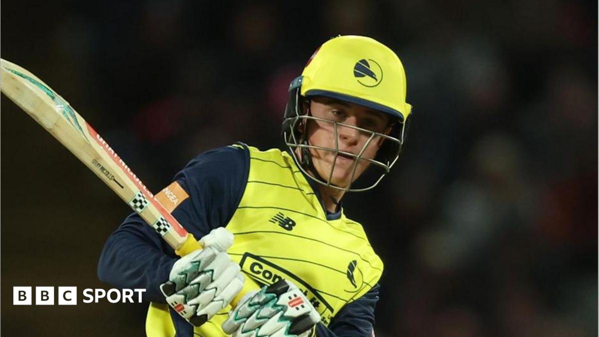 Ben Mayes in action for Hampshire Hawks