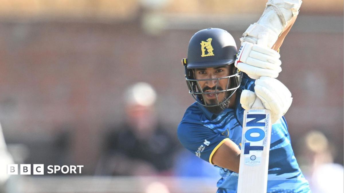 Hamza Shaikh plays a shot for Warwickshire