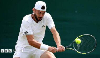 Jacob Fearnley on his way to defeating Alex Michelsen at Wimbledon