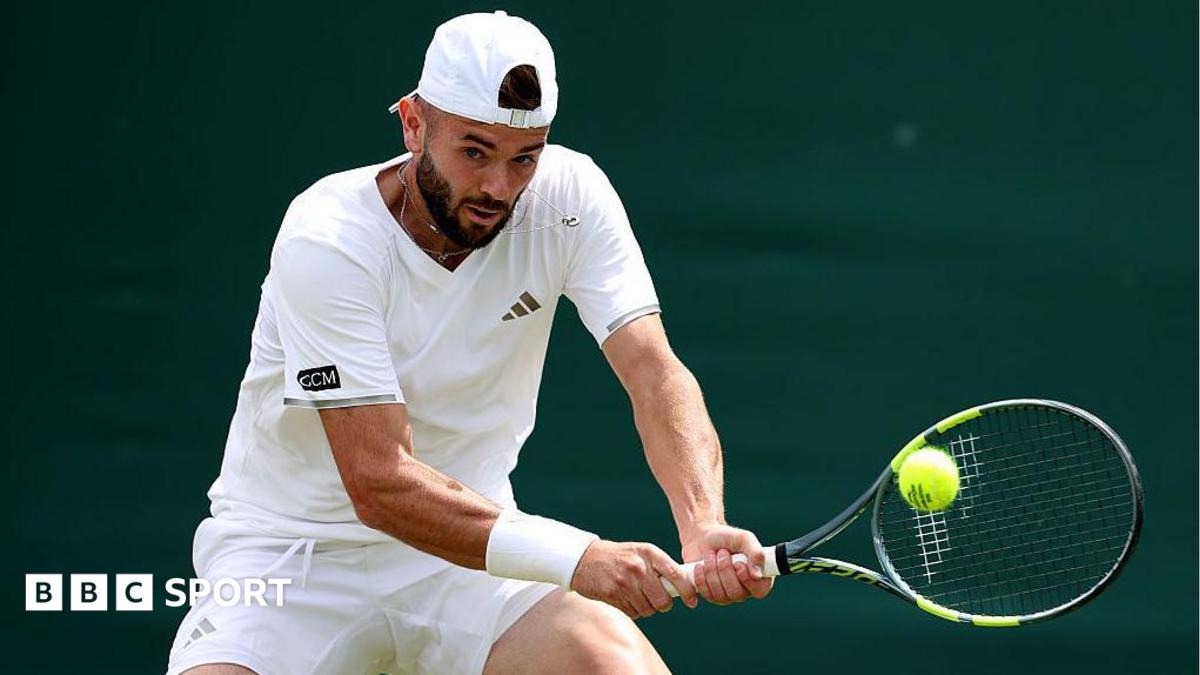 Jacob Fearnley on his way to defeating Alex Michelsen at Wimbledon