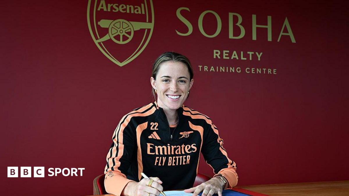 Ona Batlle signing for Arsenal