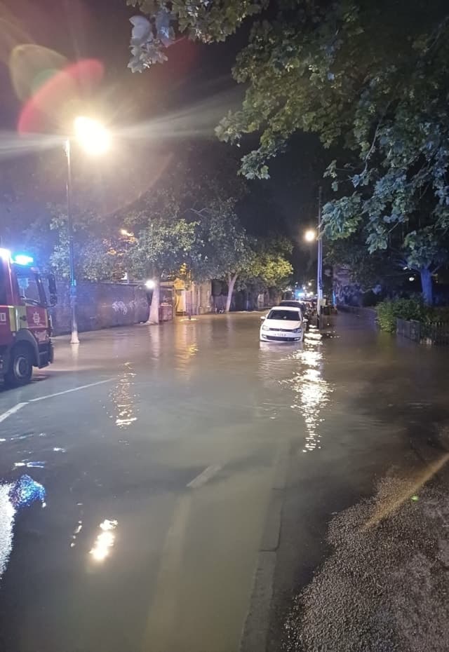 Bow flooding: Hundreds of homes without water in heatwave - London Evening Standard