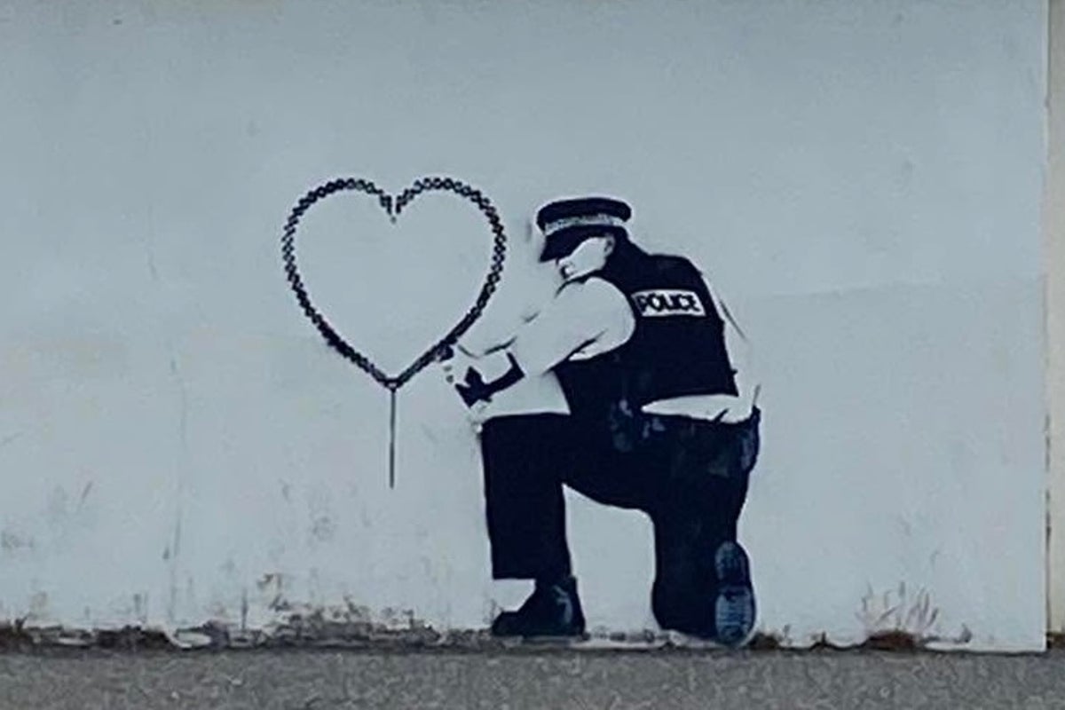 Possible Banksy mural appears on Hove seafront