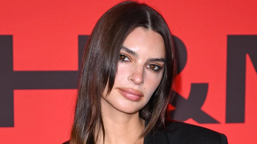 Emily Ratajkowski's new book sells to Penguin after 12-way bidding war