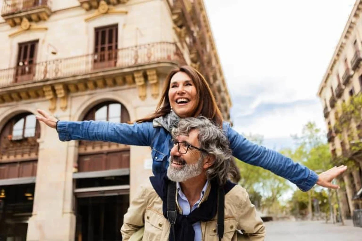How much would a 35-year-old need to save to retire early with a second income?