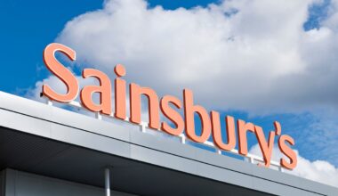 Sainsbury’s strikes deal with British salad producers to tackle food shortage fears