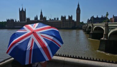 More than 2,700 deaths in UK linked to May, June heatwaves | Weather News